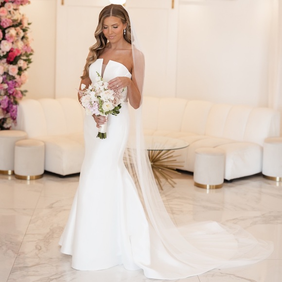Paloma Blanca White Gown Wedding Dress